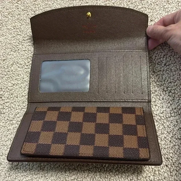 Checkbook style checkered woman’s wallet - Picture 2 of 5